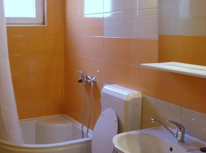 Maison d'hôtes And With A Swimming Pool Kampor, Rab - 12773 Kampor